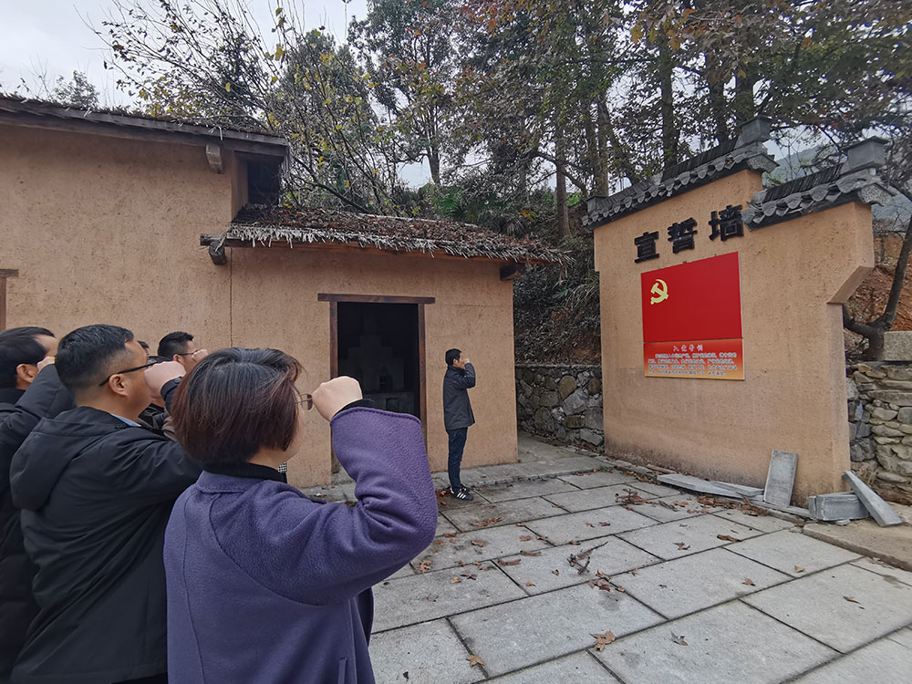 屯溪城建投公司黨支部開展“走進(jìn)紅色記憶、傳承初心使命”主題黨日活動